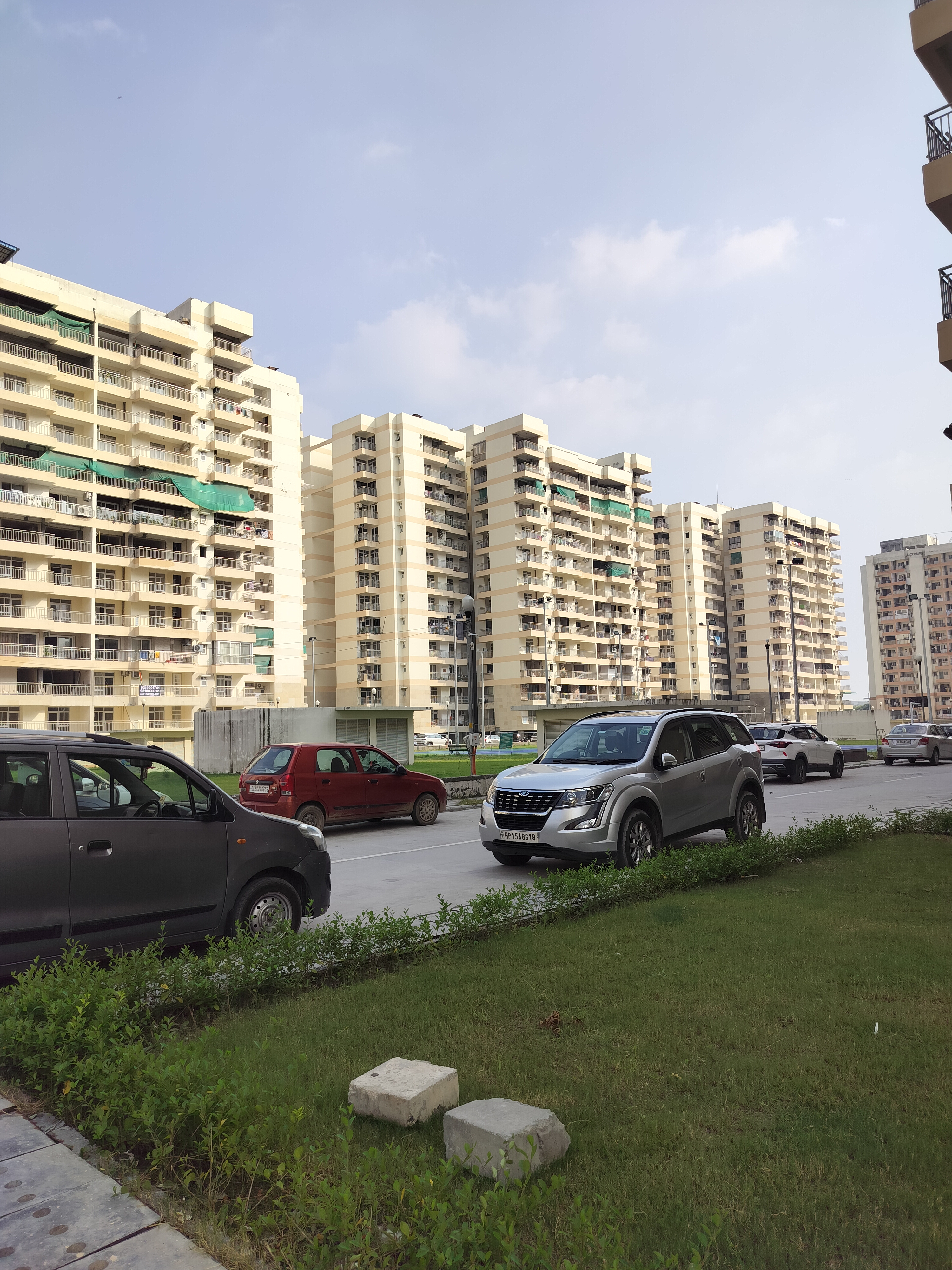 3 BHK + Extra Room Apartment For Sale in Multi Storey Apartment se