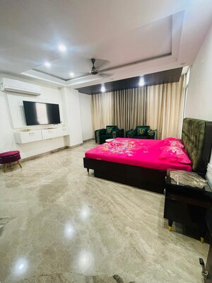 Bedroom in 3.5 BHK Builder Floor at Ansal Sushant Lok I, Sector 43 – for Sale