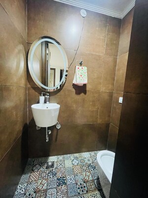 Bathroom in 3.5 BHK Builder Floor at Ansal Sushant Lok I, Sector 43 – for Sale