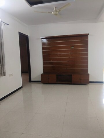 Room in 3 BHK Apartment at Indiranagar – for Rent