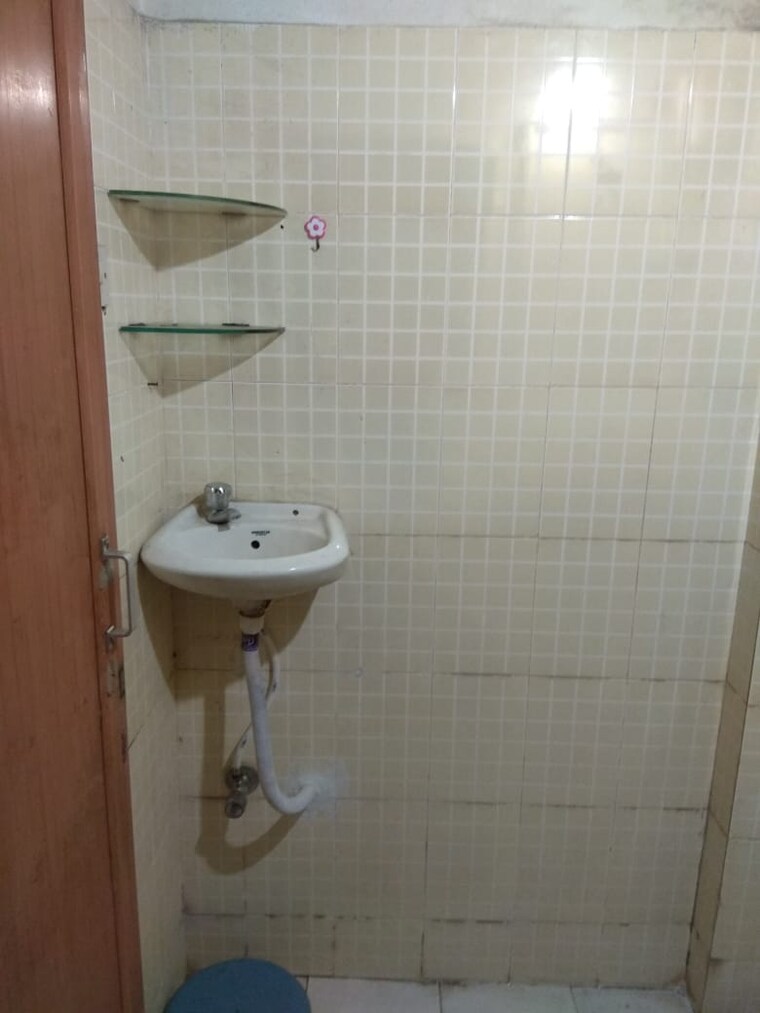 Bathroom, gurukripa-apartment-worli 1 RK 415 Sq.Ft. Apartment In Worli Mumbai 9271790