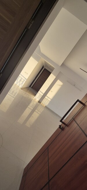 Staircase in 2.5 BHK Apartment at Shalimar Oneworld Vista, Gomti Nagar – for Rent