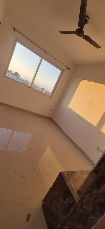 Furnished Amenities in 2.5 BHK Apartment at Shalimar Oneworld Vista, Gomti Nagar – for Rent