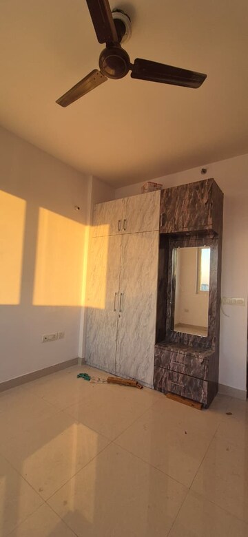 Bedroom in 2.5 BHK Apartment at Shalimar Oneworld Vista, Gomti Nagar – for Rent