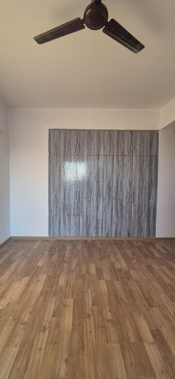 Room in 2.5 BHK Apartment at Shalimar Oneworld Vista, Gomti Nagar – for Rent
