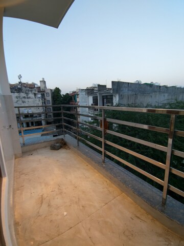 Master Bedroom in 2 BHK Builder Floor at Saket – for Rent