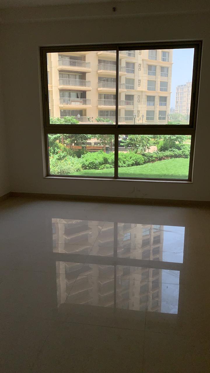 2 BHK Apartment For Sale in Hiranandani Fortune City