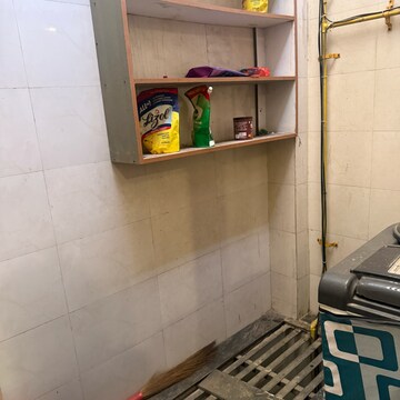 Staircase in 3.5 BHK Builder Floor at Sector 63a – for Rent