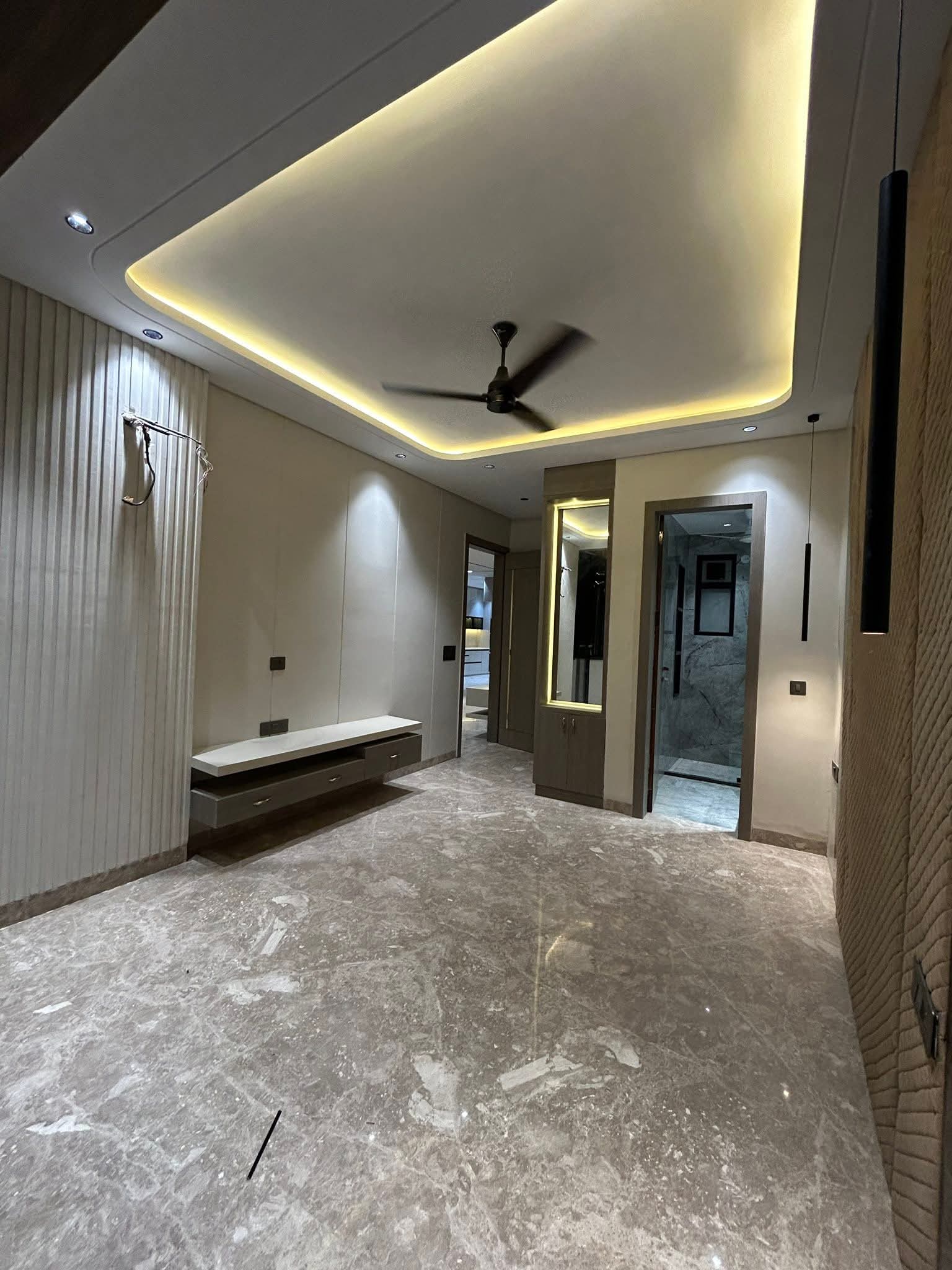 5 BHK + Pooja Room,Servant Room,Study Room,Extra Room Builder Floor For Sale in Unitech Greenwood City Apartment