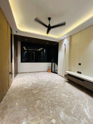 Bedroom in 5 BHK Builder Floor at Unitech Greenwood City Apartment, Sector 45 – for Sale