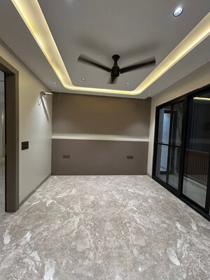 Room in 5 BHK Builder Floor at Unitech Greenwood City Apartment, Sector 45 – for Sale