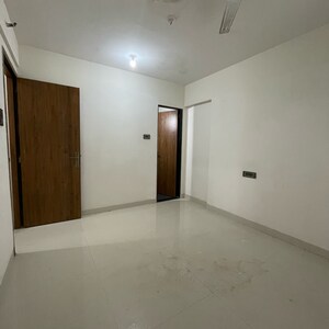 Room in 2 BHK Apartment at Malad East – for Rent