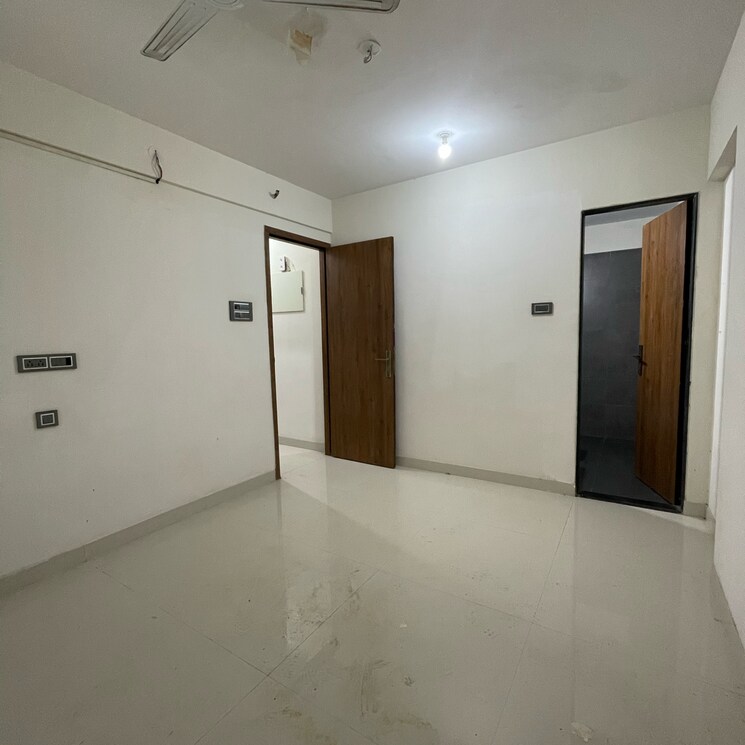 Room, malad east 2 Bedroom 650 Sq.Ft. Apartment In Malad East Mumbai 9271920