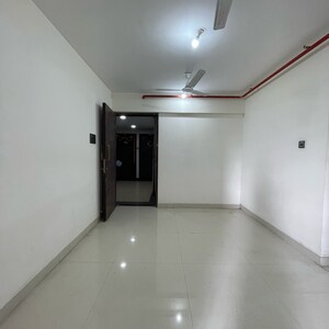 2 BHK Apartment For Rent in Malad East