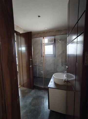 Master Bedroom in 3.5 BHK Apartment at Unitech Uniworld Gardens, Sector 47 – for Rent