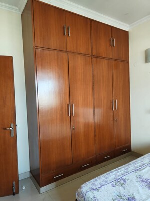 Furnished Amenities in 3.5 BHK Apartment at Unitech Uniworld Gardens, Sector 47 – for Rent