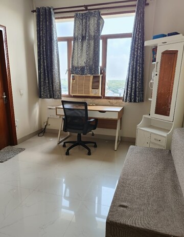 Living Room in 3.5 BHK Apartment at Unitech Uniworld Gardens, Sector 47 – for Rent
