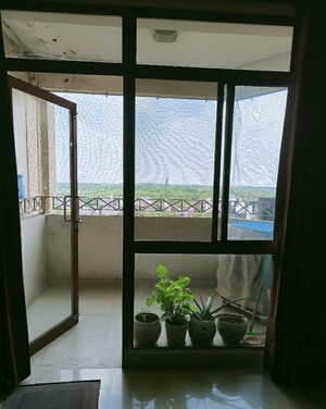 Room in 3.5 BHK Apartment at Unitech Uniworld Gardens, Sector 47 – for Rent