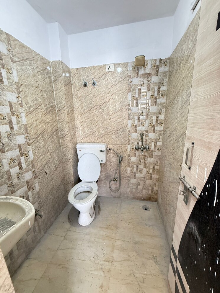 Bathroom, chattarpur 1 Bedroom 650 Sq.Ft. Builder Floor In Chattarpur Delhi 9271940
