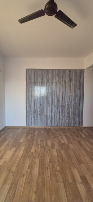 Room in 2.5 BHK Apartment at Shalimar Vista, Gomti Nagar – for Rent