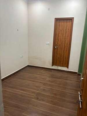 Room in 2 BHK Apartment at Anee Shakti Apartment, Chinhat – for Rent