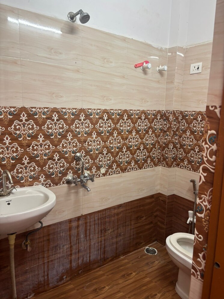 Bathroom, anee-shakti-apartment 2 Bedroom 1055 Sq.Ft. Apartment In Chinhat Lucknow 9271963
