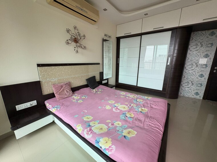 Bedroom, oberoi-realty-splendor 2.5 Bedroom 1100 Sq.Ft. Apartment In Andheri East Mumbai 9271982