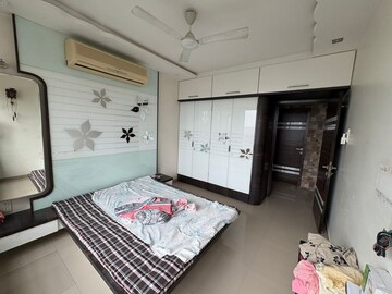Bedroom in 2.5 BHK Apartment at Oberoi Realty Splendor, Andheri East – for Rent