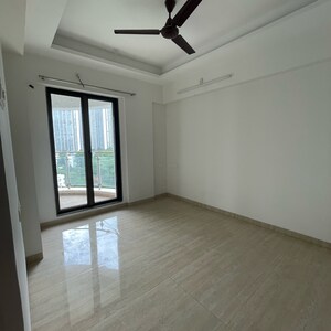 Room in 2 BHK Apartment at Malad East – for Rent