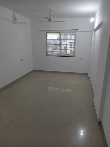 Room in 2 BHK Apartment at Jalan Aura County Pune, Wagholi – for Rent