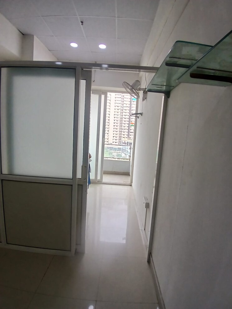 Room, gaur-city-center Commercial Office Space 451 Sq.Ft. In Sector 4 Greater Noida Greater Noida 9272070