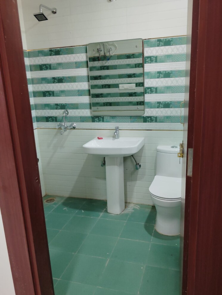 Bathroom, sushant golf city 3 Bedroom 2152 Sq.Ft. Independent House In Sushant Golf City Lucknow 9272081