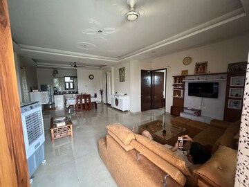 Living Room in 4 BHK Builder Floor at Sector 37 – for Rent