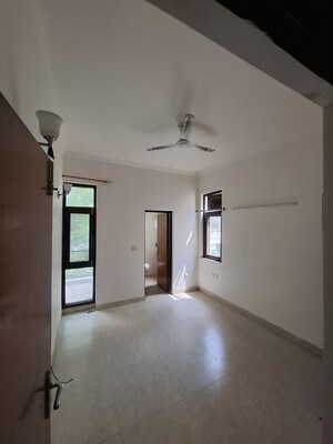 Room in 2 BHK Apartment at Tulip Lemon, Sector 69 – for Rent