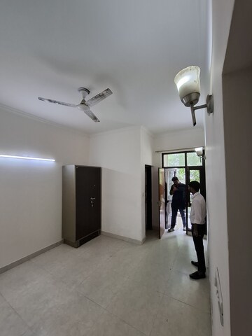 Room in 2 BHK Apartment at Tulip Lemon, Sector 69 – for Rent