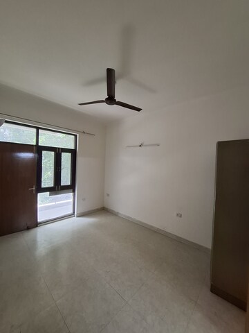 Room in 2 BHK Apartment at Tulip Lemon, Sector 69 – for Rent