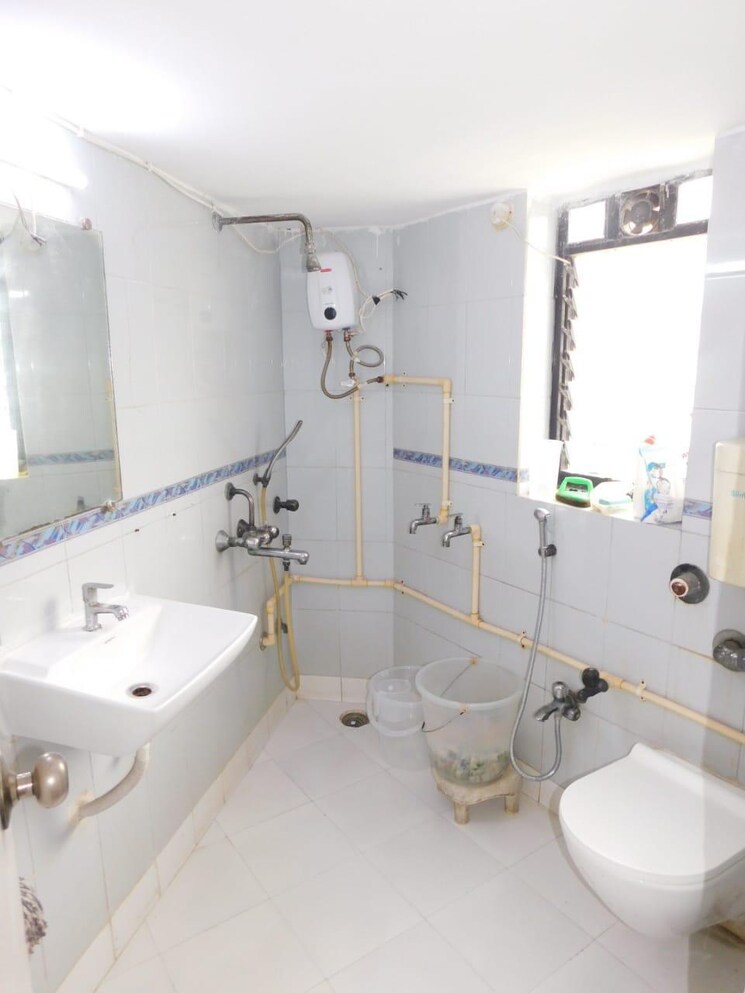 Bathroom, ar-avenue-andheri-west 2 Bedroom 700 Sq.Ft. Apartment In Andheri West Mumbai 9272101