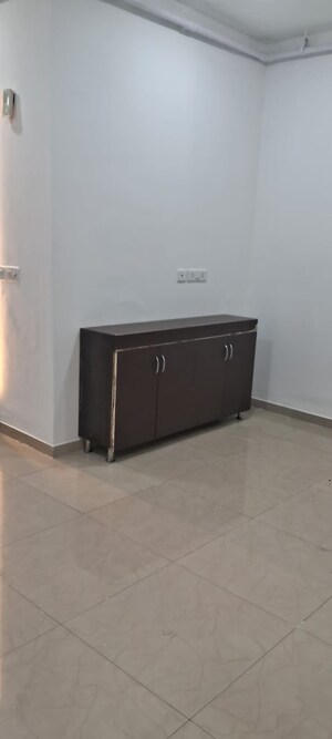 Room in 2 BHK Apartment at JKG Palm Resort, Raj Nagar Extension – for Rent