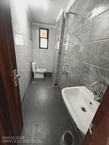 Bathroom in 1 BHK Builder Floor at Saket – for Rent