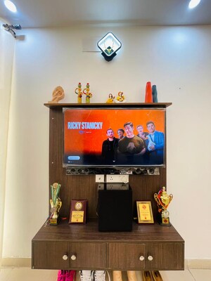 Furnished Amenities in 2.5 BHK Apartment at Nirala Aspire, Panchsheel Green – for Rent