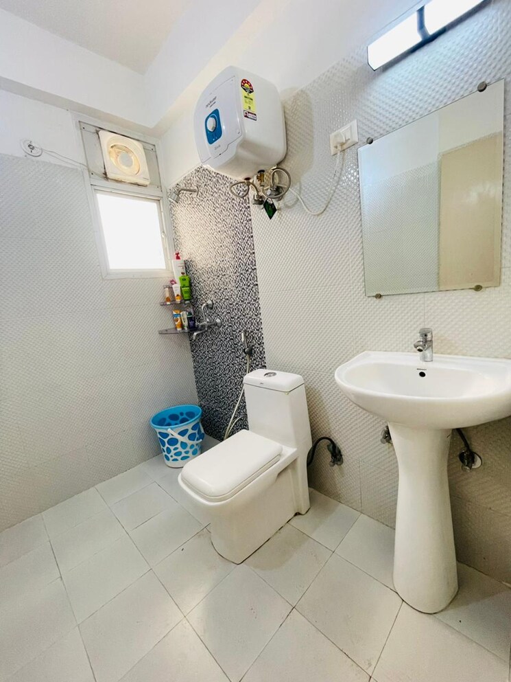 Bathroom, nirala-aspire 2.5 Bedroom 1180 Sq.Ft. Apartment In Panchsheel Green Greater Noida 9272175
