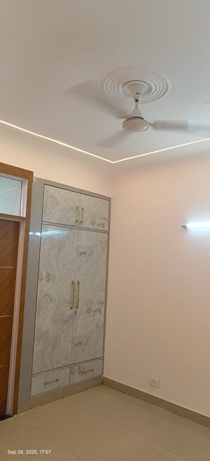 Furnished Amenities in 2 BHK Apartment at Windsor Paradise 2, Raj Nagar Extension – for Rent