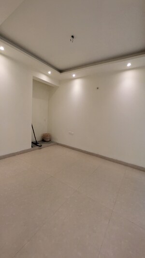 Room in 2 BHK Apartment at Aditya World City, Shahpur Bamheta – for Rent