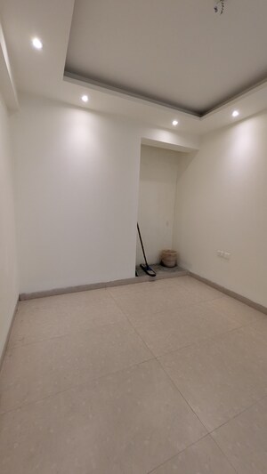 Room in 2 BHK Apartment at Aditya World City, Shahpur Bamheta – for Rent