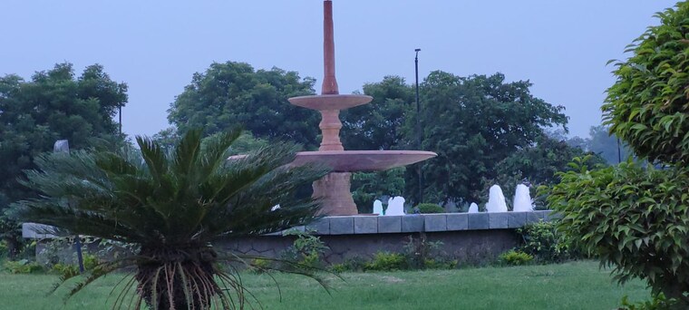 Garden, eros-lakewood-city 4 Bedroom 2700 Sq.Ft. Builder Floor In Suraj Kund Faridabad 9272224