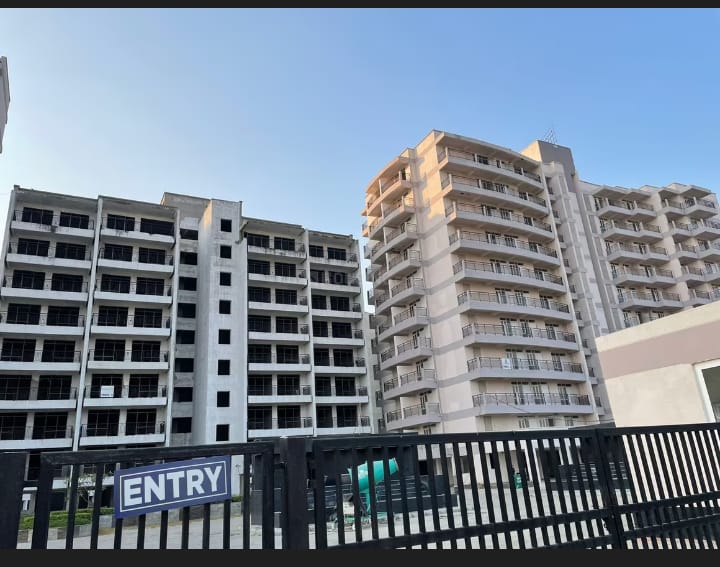 3 BHK + Servant Room,Study Room 1550 Sq.Ft. Apartment in Pareena Express Heights