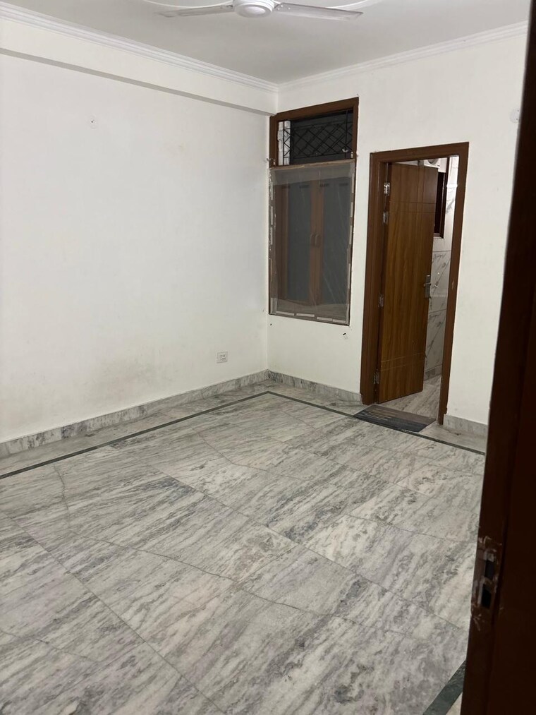 Room, madangir 2 Bedroom 900 Sq.Ft. Apartment In Madangir Delhi 9272276