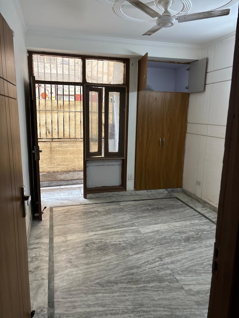 Room, madangir 2 Bedroom 900 Sq.Ft. Apartment In Madangir Delhi 9272276