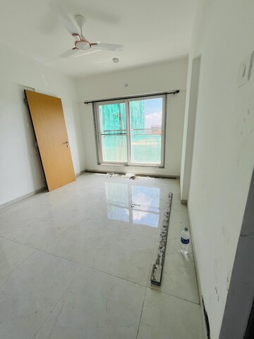 Room in 2 BHK Apartment at Vaibhavlaxmi Queens Avenue, Chembur – for Rent