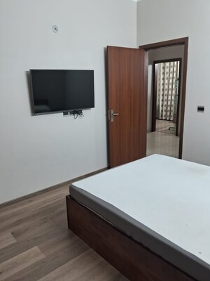 Room in 3 BHK Builder Floor at Central Park Flower Valley Aqua Front Towers, Sohna Sector 33 – for Rent